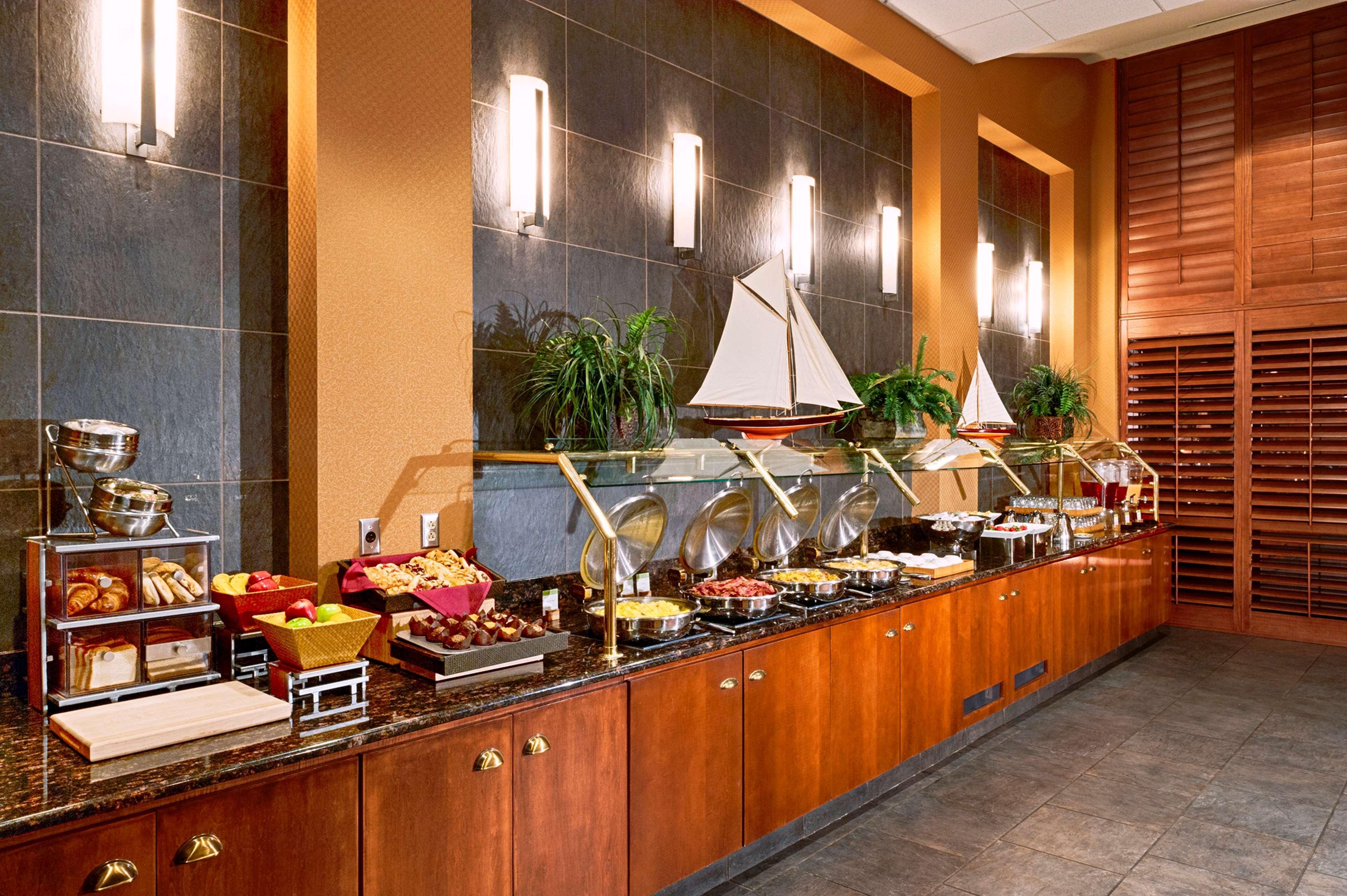 Doubletree By Hilton Bay City - Riverfront المظهر الخارجي الصورة