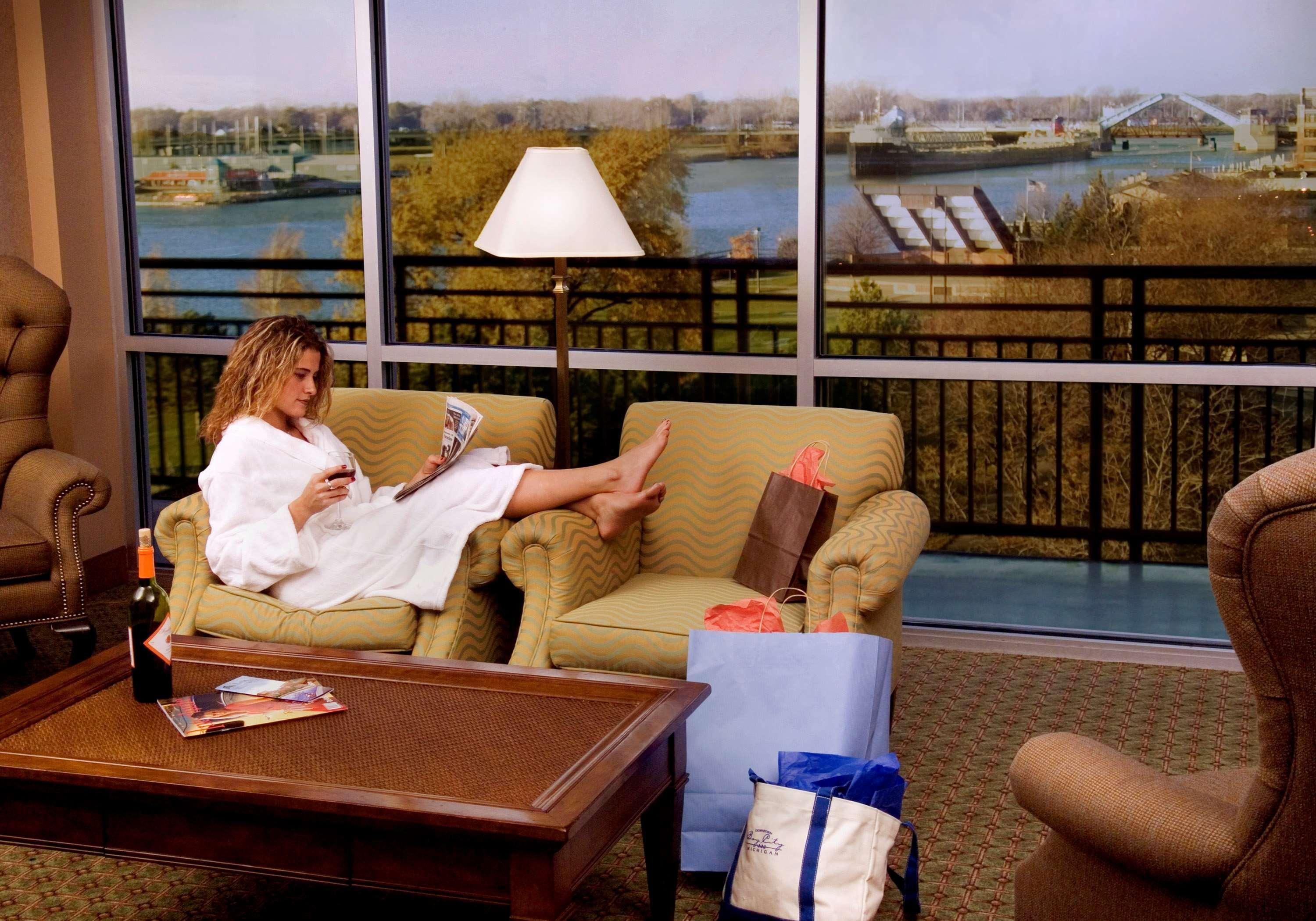 Doubletree By Hilton Bay City - Riverfront الغرفة الصورة