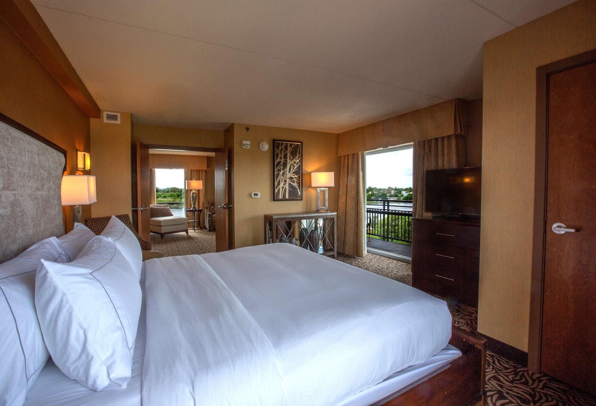 Doubletree By Hilton Bay City - Riverfront المظهر الخارجي الصورة