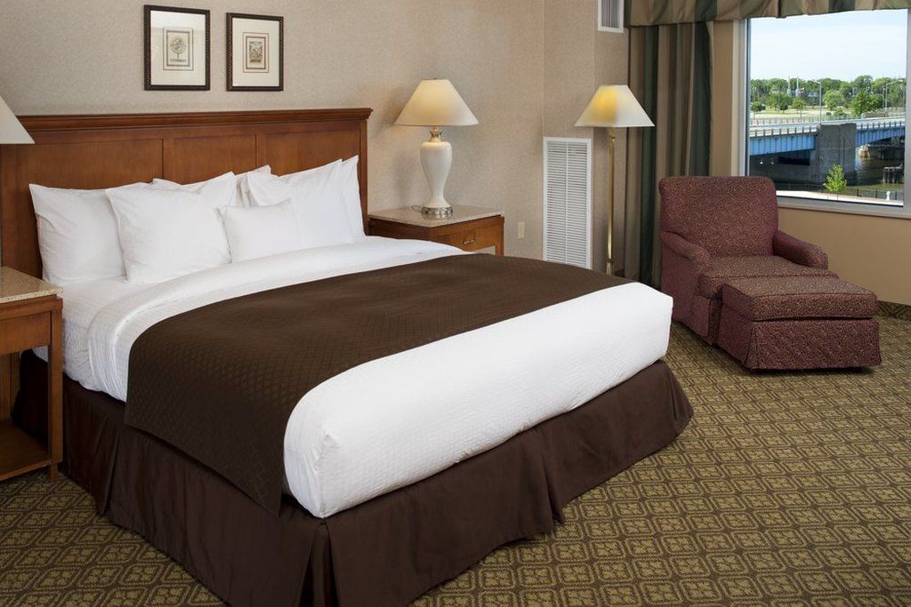 Doubletree By Hilton Bay City - Riverfront الغرفة الصورة